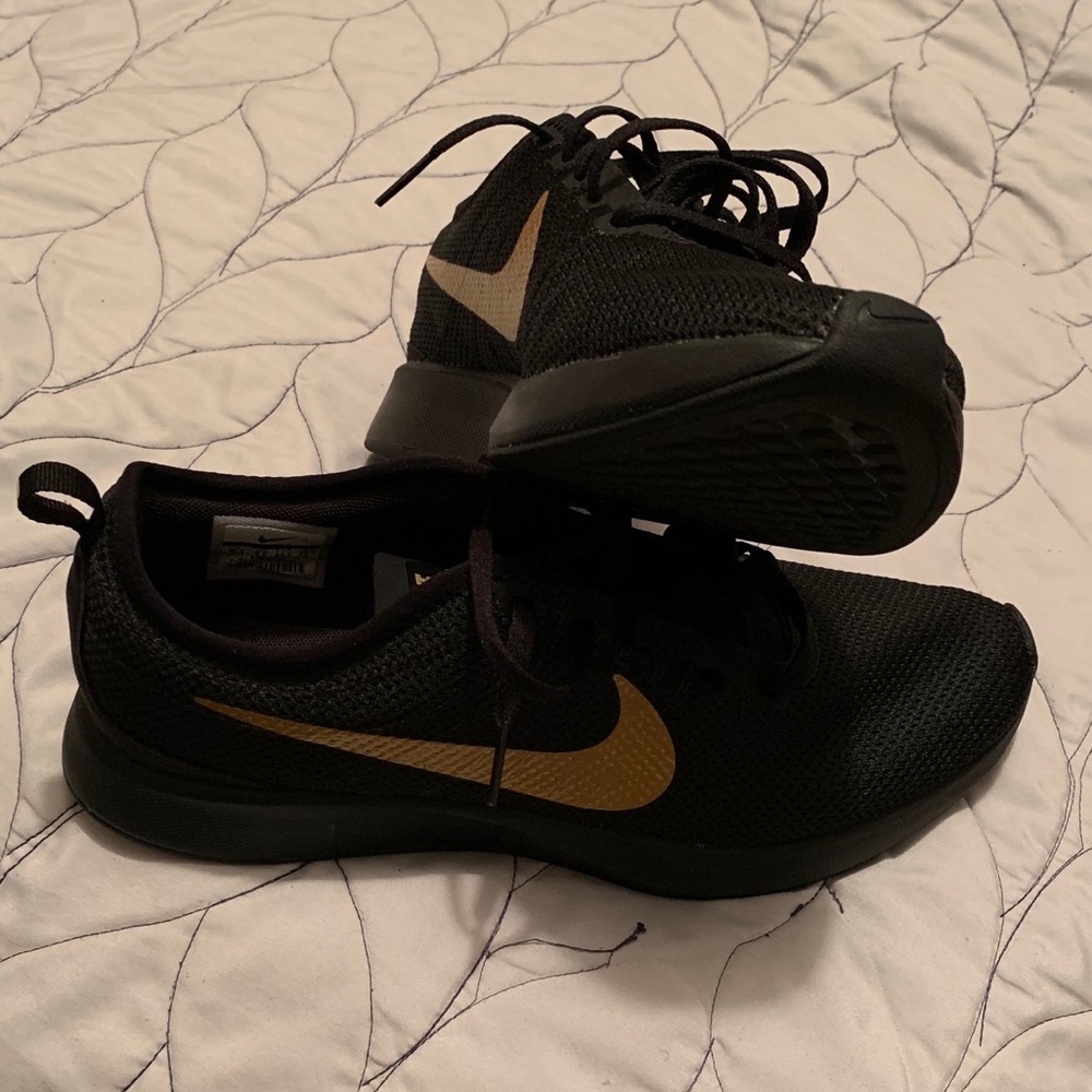 Nike Dualtone Racer in black and gold
